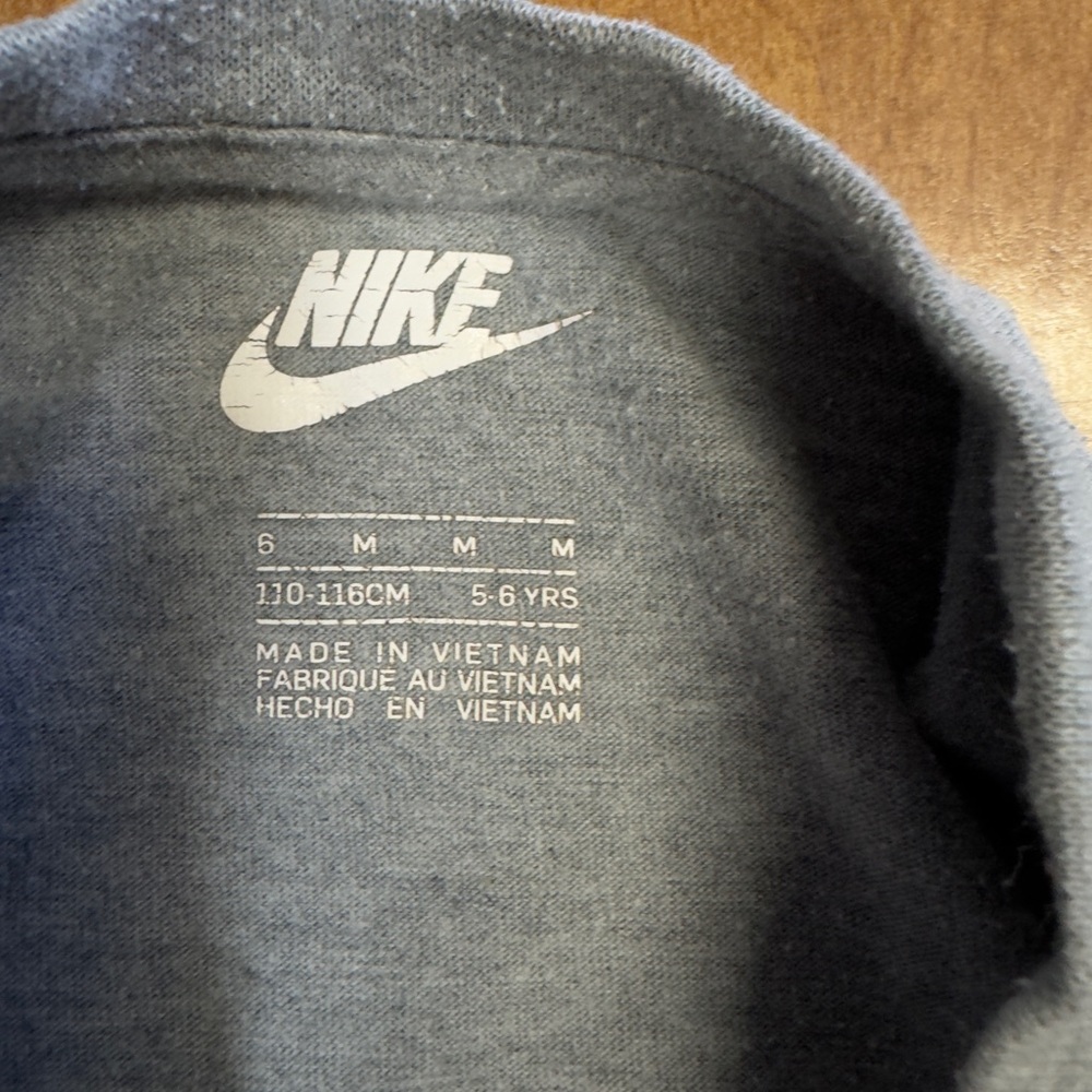 Nike Just Do It T-Shirt Youth 5–6 Years Gray Graphic Logo Short Sleeve Tee - Picture 3 of 6